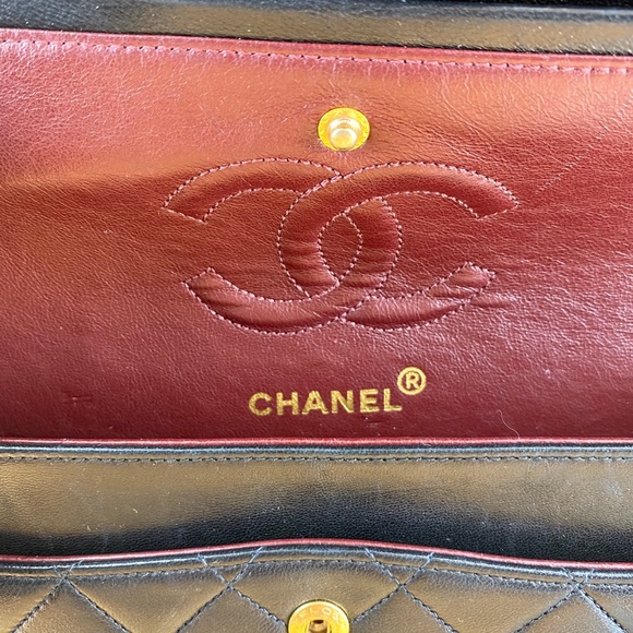 Chanel 24K Gold Classic Flap medium size - Picture 12 of 16